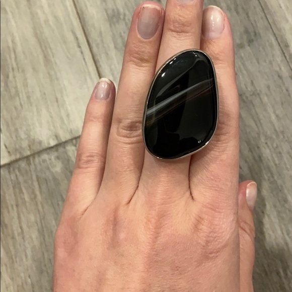 Adjustable large black stone cocktail ring - Picture 4 of 4